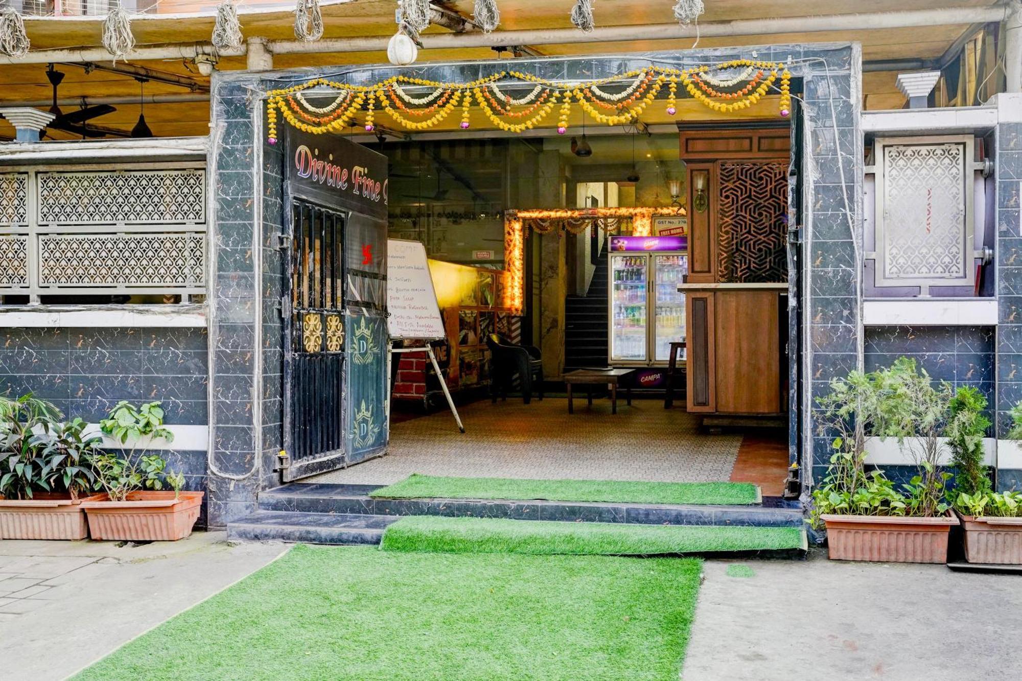 Super Hotel O Divine Fine Dine Lodging And Boarding Kalyān 외부 사진