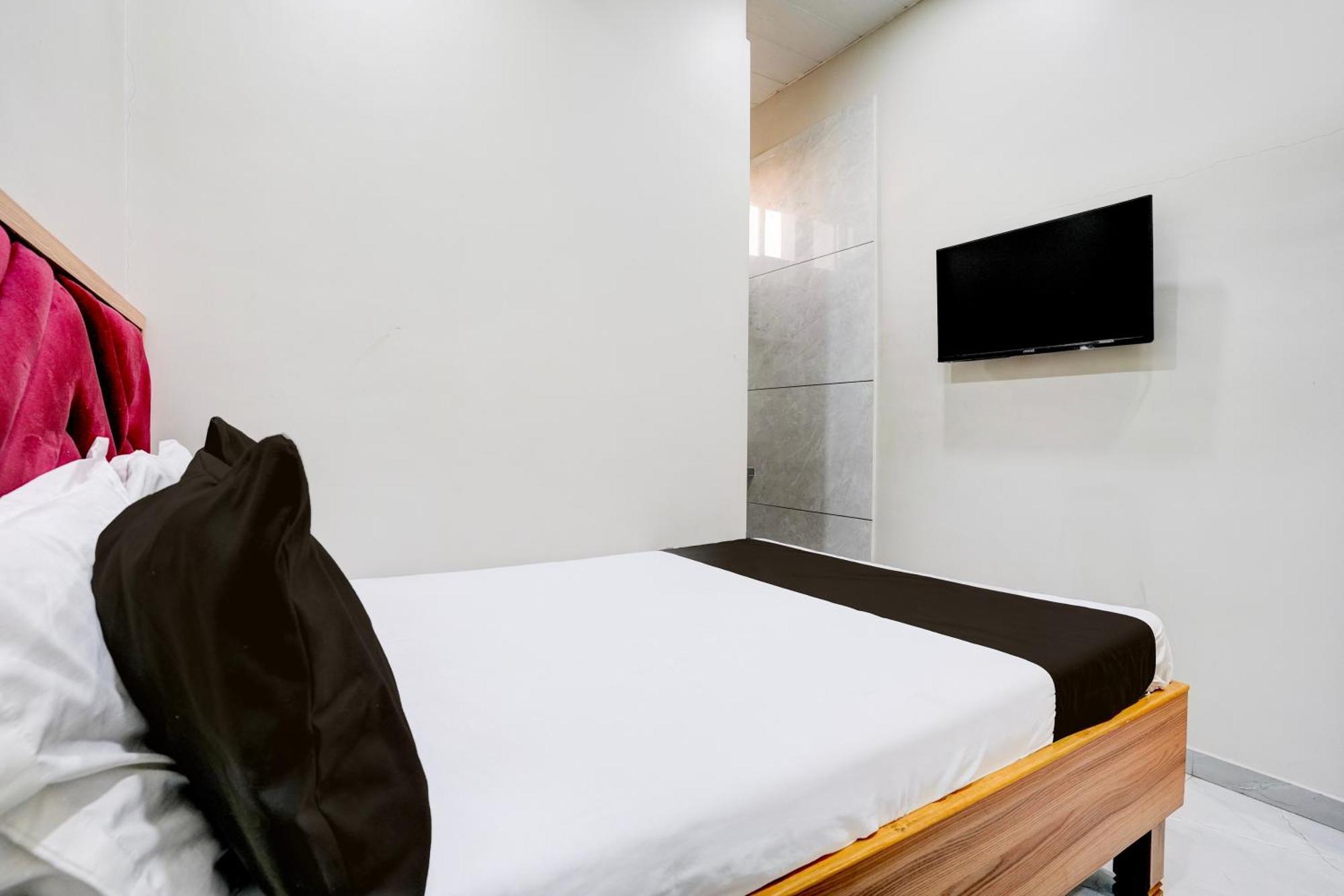 Super Hotel O Divine Fine Dine Lodging And Boarding Kalyān 외부 사진